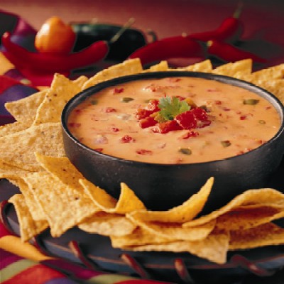 Cheese dip served with crackers