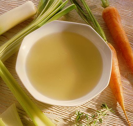 http://thumbs.ifood.tv/files/images/chicken-broth.jpg