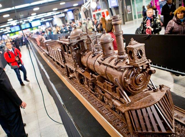 chocolate%202(2) Treni më i madh nga çokollata (Video)