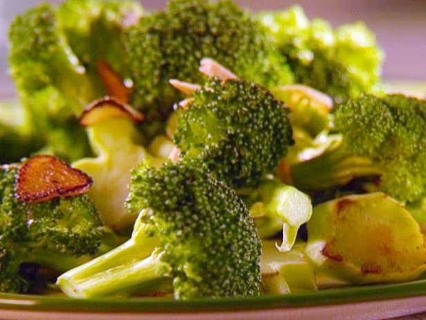 As per USDA guidelines, school lunch would comprise vegetables, fruits, meats and dairy 