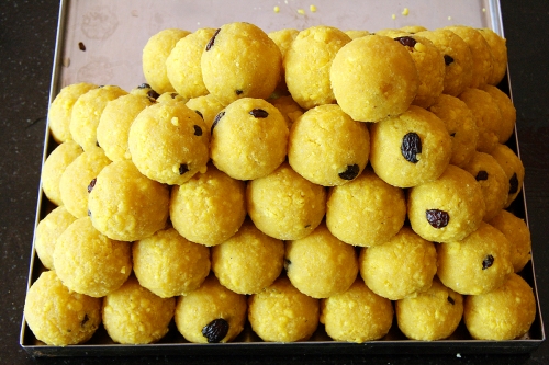 Yummy ladoos! Diwali sweets - ladoos