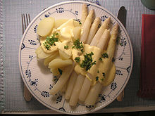 Spargel with sauce hollandaise