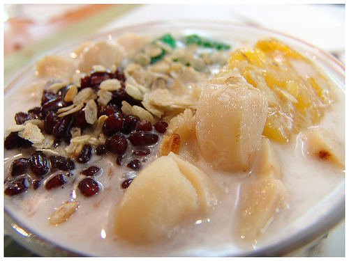 how to eat Ruam Mit and sweeten your Thai experience