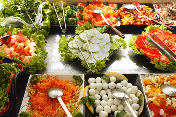 using-creativity-to-present-salads