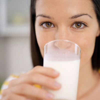 The famous 2424milk.com claims that drinking milk can reduce weight