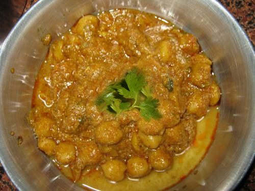 Kabuli Chana And Bread Kabuli Chana And Bread picture