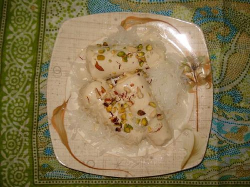 Kesar Pista Kulfi ( Saffron Pistachio Kulfi ) Kesar Pista Kulfi ( Saffron Pistachio Kulfi ) picture