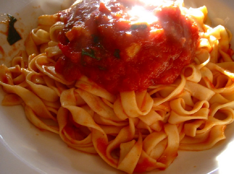 Linguine With Fresh Tomato Basil Sauce Linguine With Fresh Tomato Basil Sauce picture