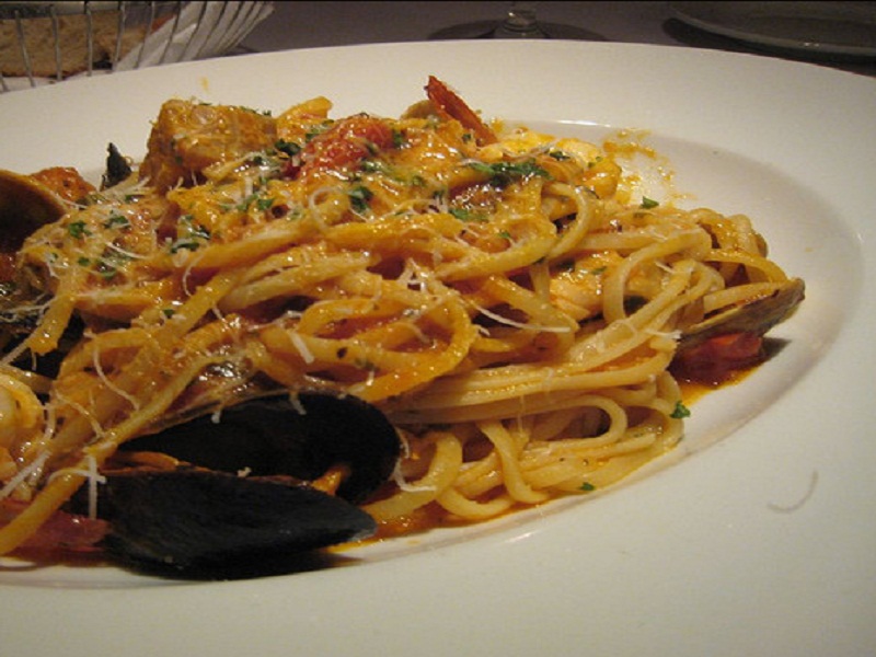 Linguine with Mussels, Sun Dried Tomatoes and Olives Linguine with Mussels, Sun Dried Tomatoes and Olives picture