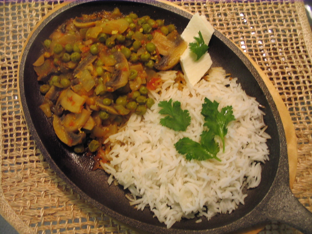 Matar mushroom sizzler by Chef Sonali Matar mushroom sizzler by Chef Sonali picture