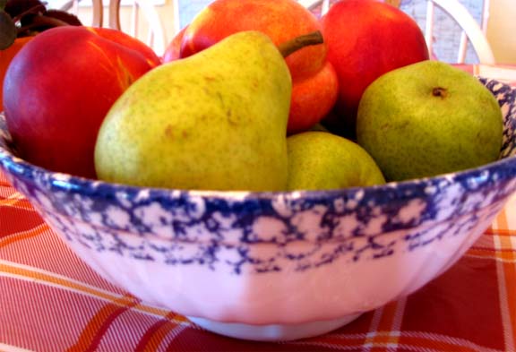 Pears And Nectarines In White Grape Juice Pears And Nectarines In White Grape Juice picture