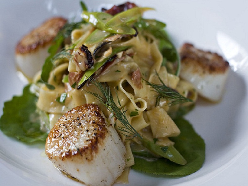 Scallops With Linguine And Spinach Scallops With Linguine And Spinach picture