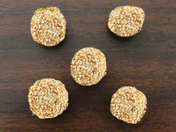 Sesame Cheese Ball Sesame Cheese Ball picture