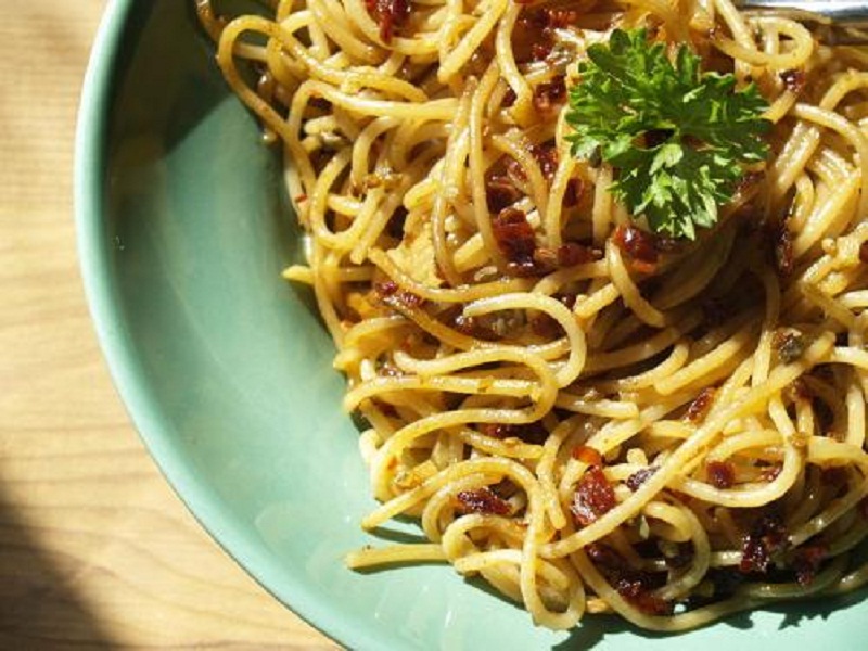 Spaghetti with Anchovies and Mushrooms Spaghetti with Anchovies and Mushrooms picture