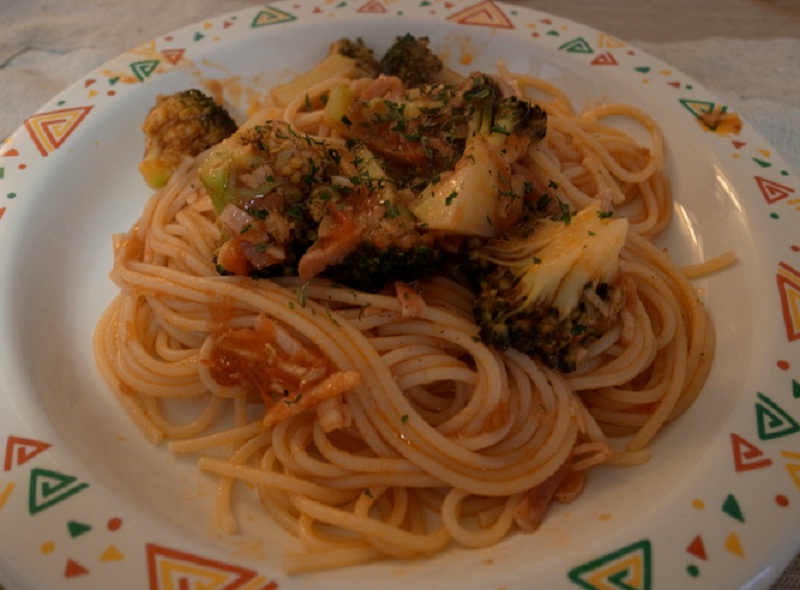 Spaghetti with Chicken and Broccoli Spaghetti with Chicken and Broccoli picture