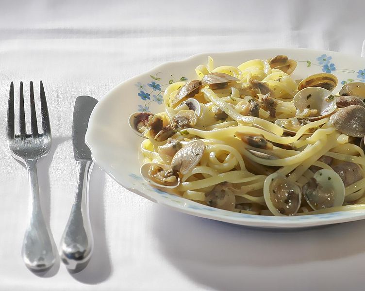 Spaghetti With Clam Sauce Spaghetti With Clam Sauce picture
