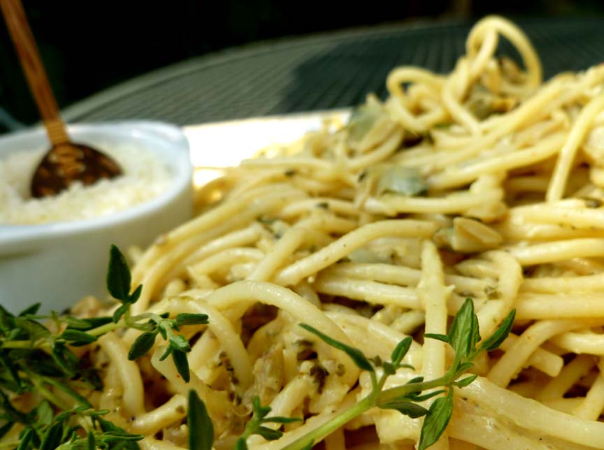 Spaghetti With White Clam Sauce Spaghetti With White Clam Sauce picture