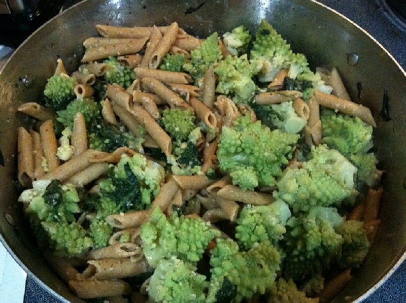 Spicy Broccoli with Golden Garlic Spicy Broccoli with Golden Garlic picture