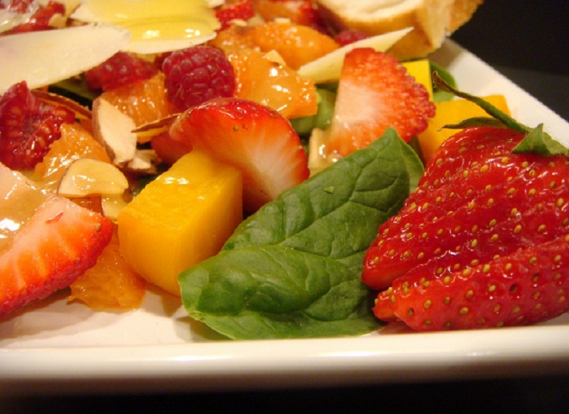 Spinach Salad With Raspberries And Papaya Spinach Salad With Raspberries And Papaya picture