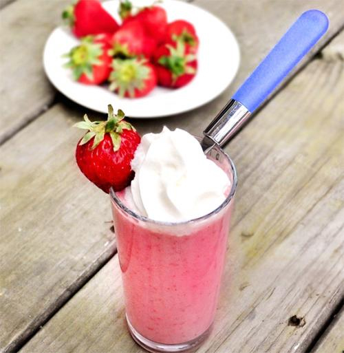 Frosted Strawberry Float Frosted Strawberry Float picture