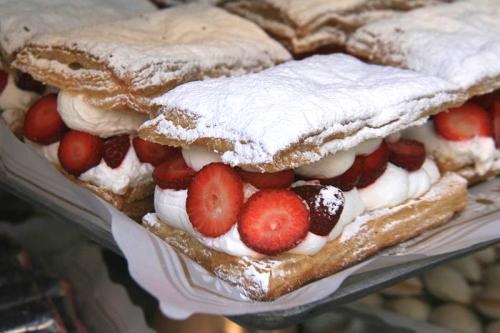 Strawberry Liqueur Puffs Strawberry Liqueur Puffs picture