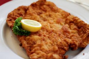 596870-turkey-schnitzel.jpg?itok=j0pWnM-